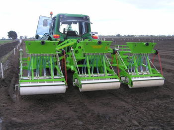 3rowseeder2.jpg