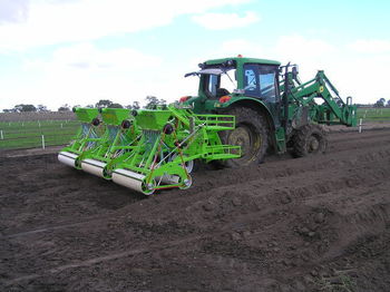 3rowseeder3.jpg