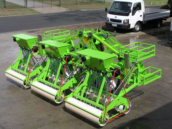 3rowseeder4.jpg